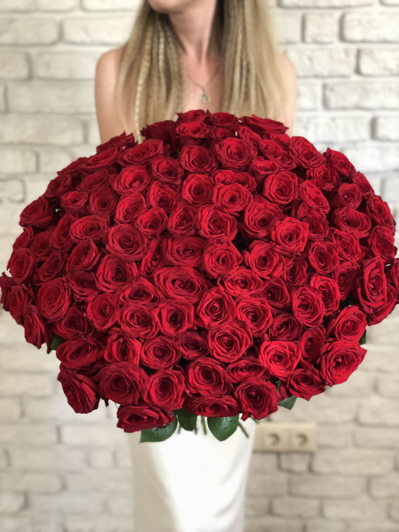 картинка Букет 101 роза Red Naomi 40 см 